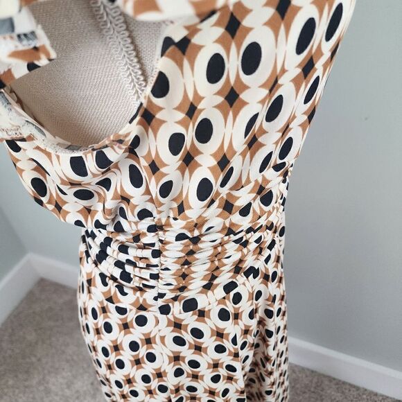 SANDRA  DARREN WOMEN'S DRESS WITH CAPPED SLEEVES RUCHED WAIST GEO DESIGN SIZE 10 - Picture 8 of 8
